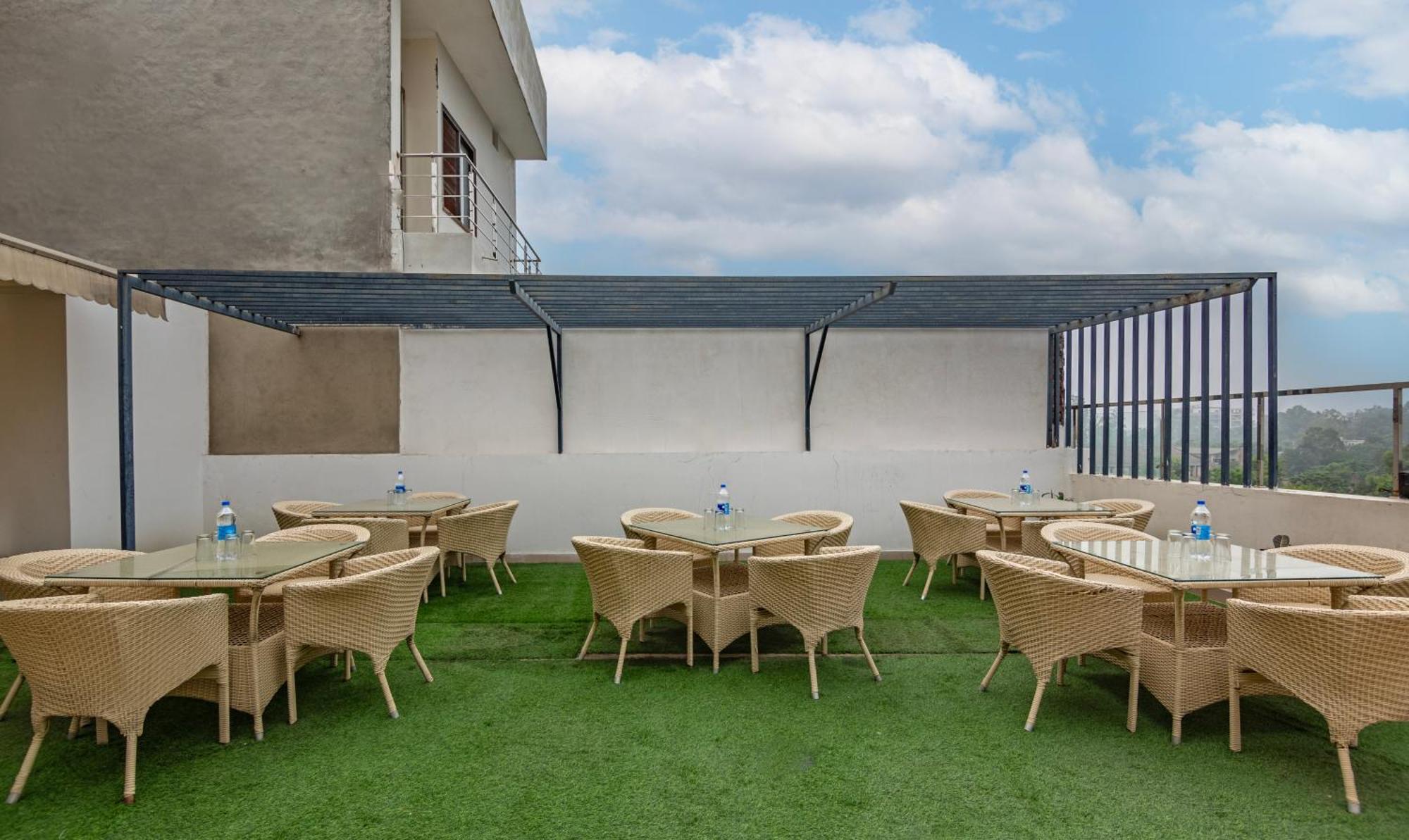 فندق Treebo Jd Residency Mohali Sohāna المظهر الخارجي الصورة
