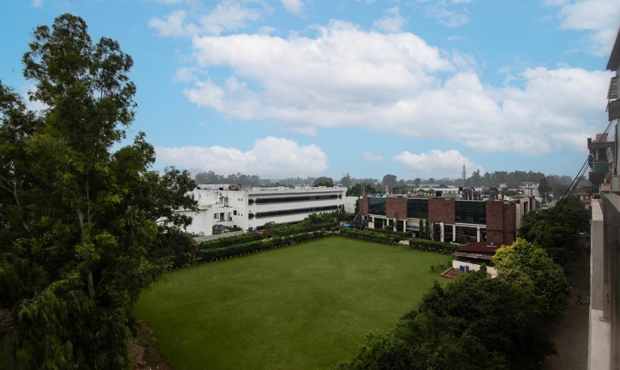 فندق Treebo Jd Residency Mohali Sohāna المظهر الخارجي الصورة
